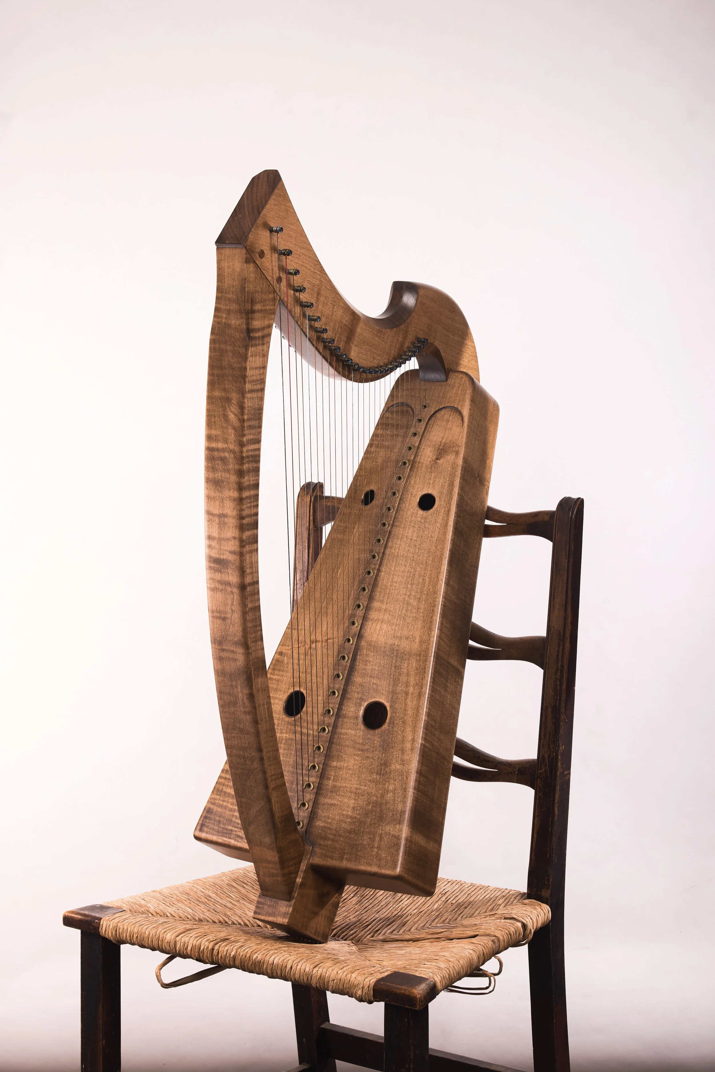 Pre Loved Rose Clarsach 19 String Harp — Vermont Violins